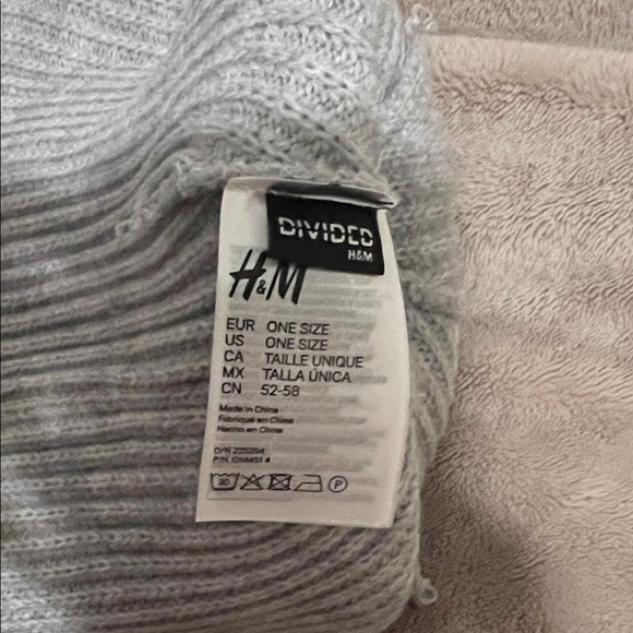 H&M Gray Ribbed Beanie - Picture 2 of 4